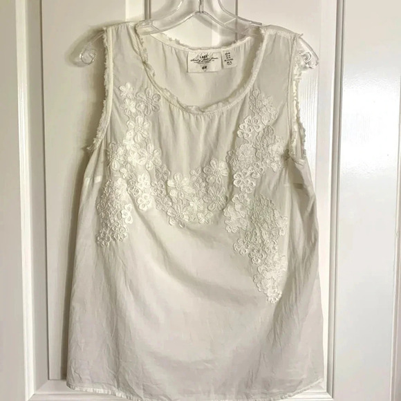 H&M Tops - EUC womens H&M LOGG sheer white cotton blouse size 10 with appliqué flowers